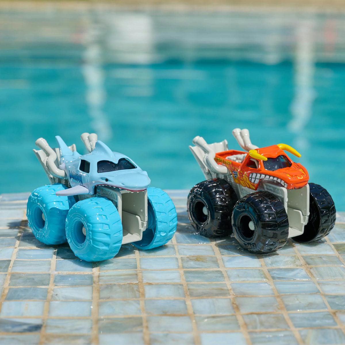 Swimways Monster Jam Wave Sprayers: El Toro Loco & Megalodon